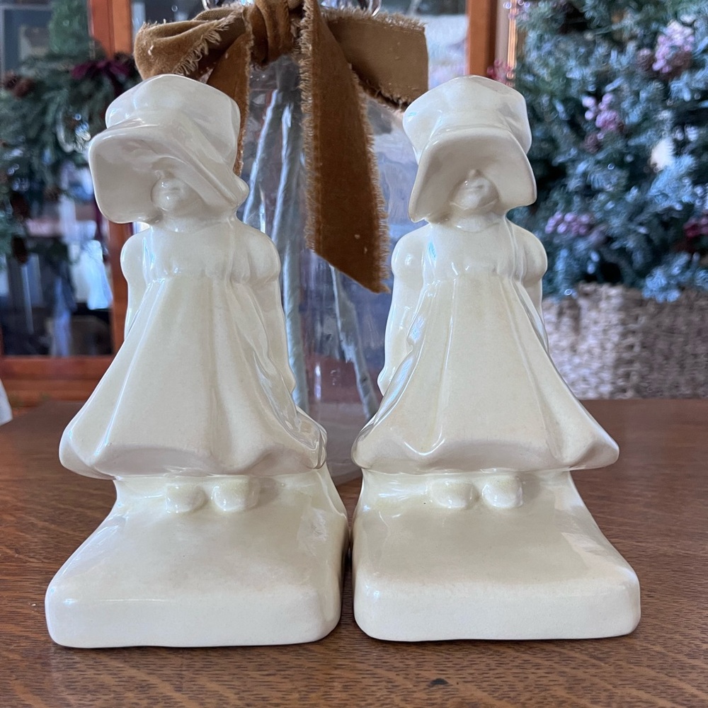 Pair Of Cowan Art Pottery 1929 Bonnet Girl Bookends #521 Smooth Ivory  Antique
